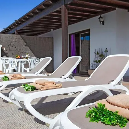 Lucia, Playa Burgado Villa